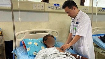 Đi cắt cỏ, người đàn ông bị dị vật cắm thẳng vào ngực