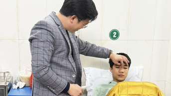 Phẫu thuật miễn phí cho nam sinh bị đánh gãy mũi giữa đường