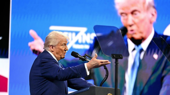 Tổng thống Trump cân nhắc chia cho dân Mỹ 20% số tiền DOGE thu hồi
