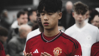 Cầu thủ gốc Việt ra sân cho đội trẻ Man United