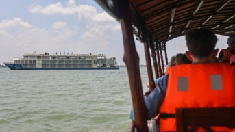 Đóng du thuyền 100 tỷ đồng ngao du sông Mekong