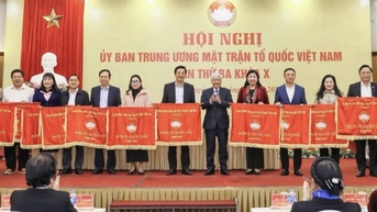 Ủy ban MTTQ Việt Nam tỉnh Quảng Ninh nhận Cờ thi đua xuất sắc năm 2024