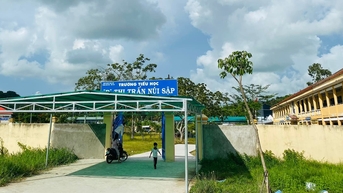 Yêu cầu 'xem xét xử lý sai phạm’ thầy giáo bị tố dâm ô học sinh