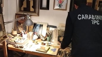 Cảnh sát đột kích xưởng làm giả tranh Picasso và Rembrandt