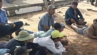 Triệt xóa trường gà, tạm giữ 75 đối tượng