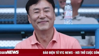HLV tuyển Lào sang Việt Nam 'do thám' ông Kim Sang-sik