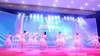 កិច្ចប្រជុំ Gala ដើម្បីអបអរសាទរខួបលើកទី 60 នៃកាសែត Tuyen Quang បោះពុម្ពលើកទីមួយរបស់ខ្លួន។
