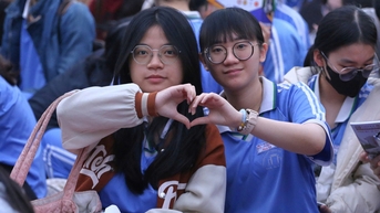 Tư vấn mùa thi sáng nay, Bộ GD-ĐT thông tin gì về thi tốt nghiệp THPT 2025?