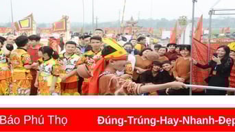 Trẩy hội Xuân vui trò bịt mắt đập niêu đất