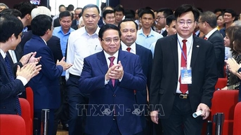 총리, 호치민시 국립대학교 개교 30주년 기념 행사 참석