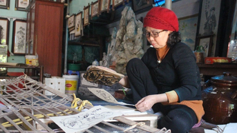 Nữ nghệ nhân dành gần nửa thế kỷ "giữ hồn" tranh dân gian Đông Hồ