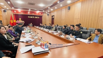 Thành ủy Uông Bí nghe báo cáo về dự án sân Golf