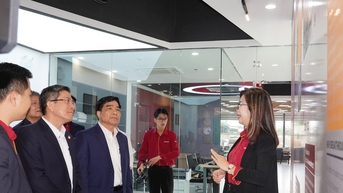Chủ tịch UBND tỉnh Quảng Nam Lê Văn Dũng thăm, động viên doanh nghiệp