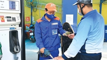 Giá xăng sắp tăng hay giảm?
