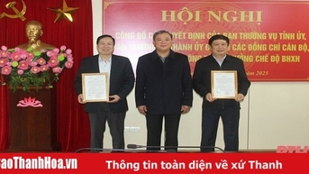 TP Thanh Hóa công bố các quyết định đối với cán bộ, công chức nghỉ hưu theo Nghị định 178 của Chính phủ