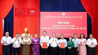 Mặt trận TP Hồ Chí Minh công bố quyết định sắp xếp tổ chức bộ máy và công tác nhân sự