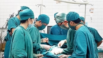 Thầy thuốc chiến khu xanh