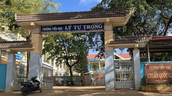 Tạm đình chỉ công tác cô giáo dùng dây điện đánh học sinh