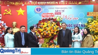 Phó Bí thư Thường trực Tỉnh ủy, Chủ tịch HĐND tỉnh Nguyễn Đăng Quang thăm, chúc mừng các đơn vị y tế nhân Ngày Thầy thuốc Việt Nam