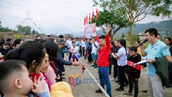 Sôi động các lễ hội đầu năm