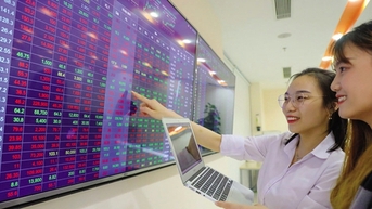 VN-Index "lấy may" đầu năm, giao dịch tích cực