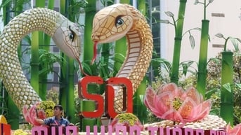 TPHCM giữ lại 2 cụm linh vật rắn ở đường hoa Nguyễn Huệ đến cuối tháng 2