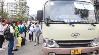 Ba bến xe Hà Nội đón lượng khách tăng vọt trong dịp tết Nguyên đán