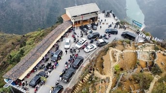 Khách chật vật tìm phòng ở Hà Giang