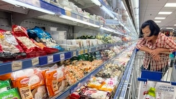 Chợ thưa vắng, nhiều sạp hàng ở TPHCM vẫn còn… nghỉ Tết