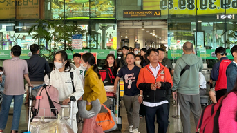 Hối hả trở lại sau tết