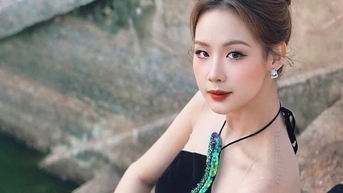 Cổ yếm với thiết kế cách tân duyên dáng trong ngày đầu năm