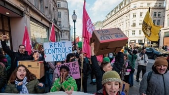 Giá nhà cắt cổ, người London phải thuê tạm nhà thờ, trường học bỏ hoang