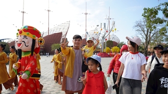 Muôn nẻo du xuân