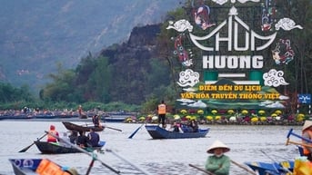 Hết cảnh chen lấn, xô đẩy vào chùa Hương
