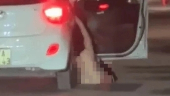 Xôn xao clip cô gái rơi khỏi ô tô con đang chạy trên đường