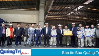 ថ្នាក់ដឹកនាំខេត្ត Quang Tri ពិនិត្យស្ថានភាពផលិតកម្មនៅដើមឆ្នាំថ្មីនៅស្រុក Gio Linh។