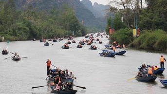 សំបុត្រអេឡិចត្រូនិចដើម្បីទស្សនាពិធីបុណ្យវត្ត Huong រួមមានទាំងសំបុត្រទស្សនា និងសំបុត្រទូក។