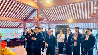 Đảng ủy Agribank dâng hương tưởng nhớ Chủ tịch Hồ Chí Minh nhân kỷ niệm 95 năm Ngày thành lập Đảng Cộng sản Việt Nam