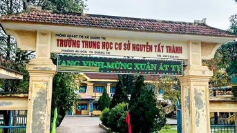 Phụ nữ lạ bịt kín mặt đến cổng trường dụ dỗ đón học sinh, trường ra cảnh báo khẩn