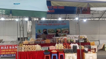 Gần 60 gian hàng trưng bày sản phẩm OCOP tại Lễ hội phát lương Đức Thánh Trần đền Trần thuơng xuân Ất Tỵ 2025