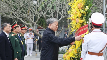 Tổng Bí thư Tô Lâm dâng hương tưởng nhớ và tri ân các Anh hùng liệt sỹ