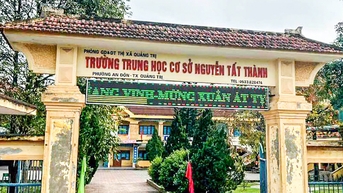 Công an nói gì vụ học sinh bị người phụ nữ lạ dụ dỗ đón trước cổng trường?