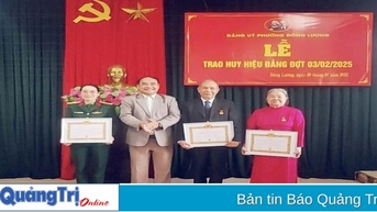 Trao tặng Huy hiệu Đảng đợt 3/2 cho 550 đảng viên