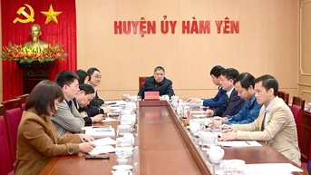 Chủ nhiệm Uỷ ban Kiểm tra Tỉnh uỷ Nguyễn Hồng Trang làm việc với huyện Hàm Yên