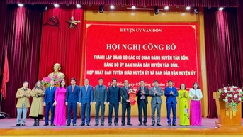 Vân Đồn công bố quyết định thành lập các cơ quan Đảng