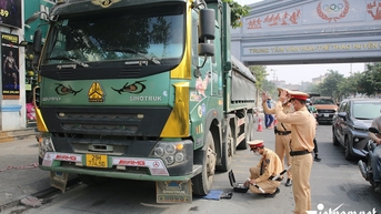 Hà Nội đề xuất nâng mức phạt vi phạm giao thông tới 120 triệu đồng có quá cao?