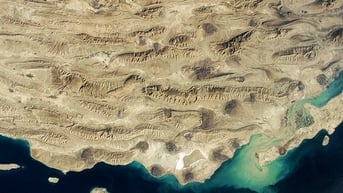 Bên dưới Iran và Iraq, vỏ Trái Đất đang tách đôi