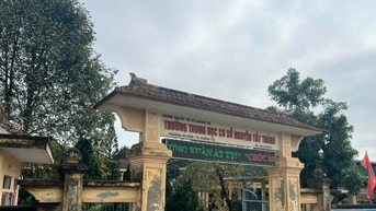 នារី​ចម្លែក​មក​សាលា​ដើម្បី​ល្បួង​សិស្ស​ឲ្យ​មក​យក