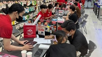 Vía Thần Tài: Cửa hàng điện thoại mở thưởng bốc thăm trúng vàng