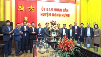 ថ្នាក់ដឹកនាំស្រុក Dong Hung៖ ទស្សនានិងលើកទឹកចិត្តសហគ្រាសផលិតកម្មនិងអាជីវកម្មក្នុងឱកាសនៃការចាប់ផ្តើមនិទាឃរដូវនៅ Ty 2025